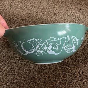 Pyrex “fetus” salad bowl 444